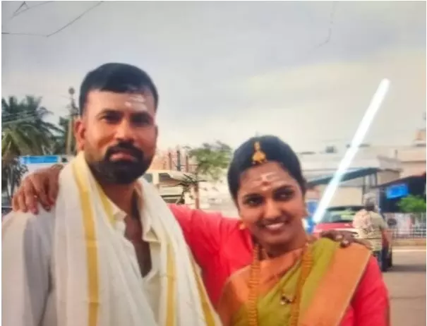 ആൾക്കൂട്ടം നോക്കി നില്‍ക്കെ രണ്ടാം ഭാര്യയെ മകളുടെ മുന്നിലിട്ട്  കുത്തിക്കൊലപ്പെടുത്തി; യുവാവ് അറസ്റ്റിൽ