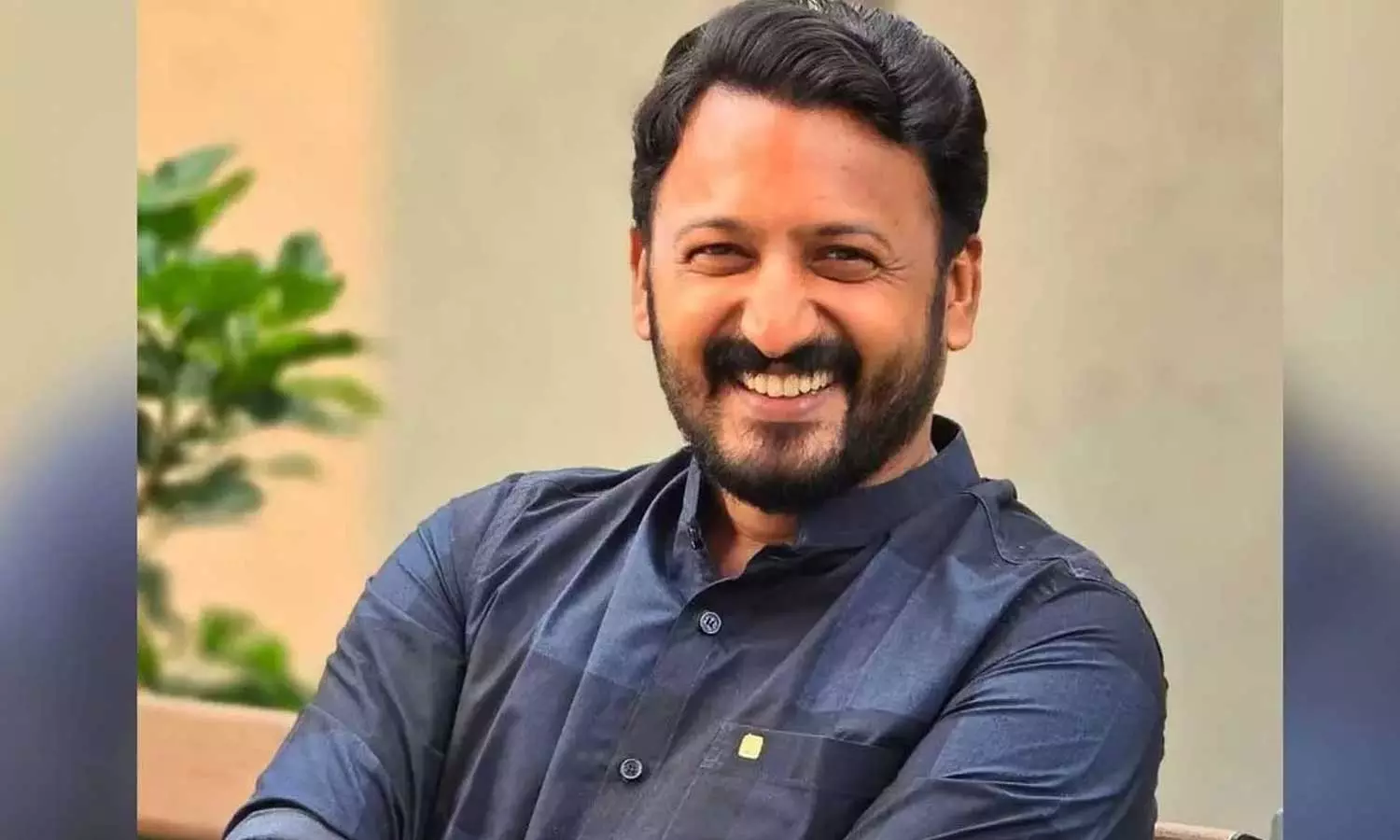 രാഹുൽ മാങ്കൂട്ടത്തിലിന്റെ വാഹനത്തിൽ നിന്ന് എംഎൽഎ ബോർഡ് നീക്കി രാഹുൽ മാങ്കൂട്ടത്തിലിന്റെ വാഹനത്തിൽ നിന്ന് എംഎൽഎ ബോർഡ് നീക്കി