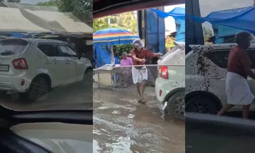 എന്നോട് കളിച്ചാൽ ഇങ്ങനെയിരിക്കും: ചെളി തെറിപ്പിച്ചതിന് ചെളികൊണ്ട് മറുപടി കൊടുത്ത് സ്കൂട്ടർ യാത്രക്കാരൻ എന്നോട് കളിച്ചാൽ ഇങ്ങനെയിരിക്കും: ചെളി തെറിപ്പിച്ചതിന് ചെളികൊണ്ട് മറുപടി കൊടുത്ത് സ്കൂട്ടർ യാത്രക്കാരൻ