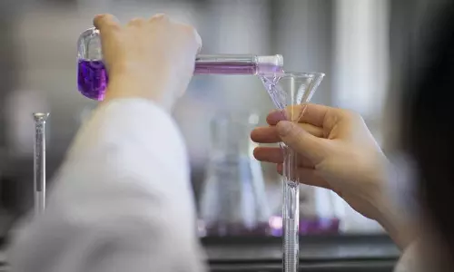 ആലുവയിൽ സ്‌കൂളിലെ ലാബിൽ  രാസവാതകം ശ്വസിച്ച വിദ്യാർഥികൾക്ക് ദേഹാസ്വാസ്ഥ്യം