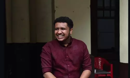 ഓട്ടോയിലിടിച്ച് ബൈക്ക് മറിഞ്ഞു; ലോറി കയറിയിറങ്ങി കോളജ് അധ്യാപകന് ദാരുണാന്ത്യം