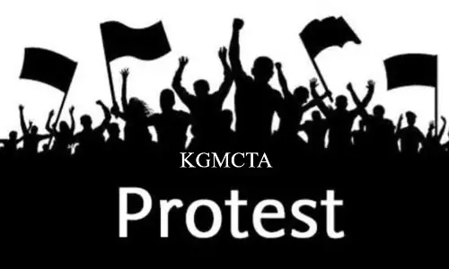 ശമ്പളകുടിശിക വിതരണമുള്‍പ്പെടെയുള്ള ആവശ്യങ്ങളില്‍ പ്രതിഷേധം ശക്തമാക്കി സര്‍ക്കാര്‍ മെഡിക്കല്‍ കോളജിലെ അധ്യാപകര്‍