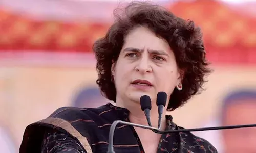 സ്ത്രീകൾക്ക് 10,000 രൂപ നൽകുന്ന മോദിയുടെ പദ്ധതി വോട്ട് ലക്ഷ്യമാക്കി: പ്രിയങ്ക ഗാന്ധി