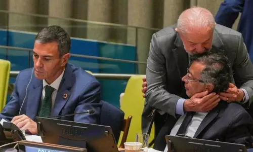 ഇസ്രായേൽ നവനാസികൾ: യുഎന്നിലെ പ്രസംഗത്തിന് പിന്നാലെ കൊളംബിയൻ പ്രസിഡന്റിനെ ചുംബിച്ച് ബ്രസീൽ പ്രസിഡന്റ്‌