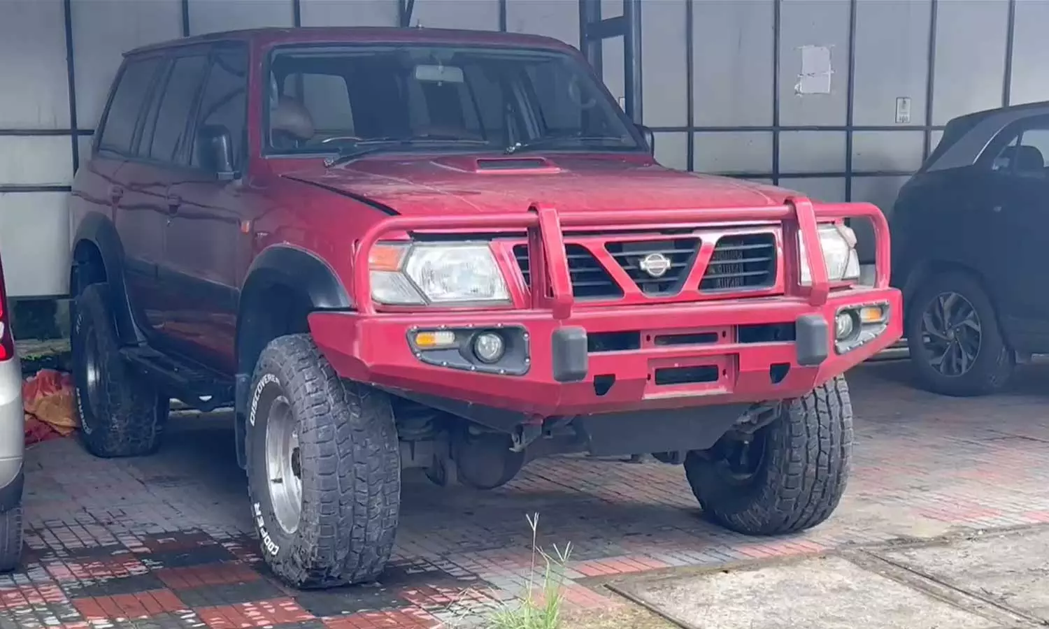 Customs seizes another car belonging to Dulquer Salmaan during Operation Numkhur Customs seizes another car belonging to Dulquer Salmaan during Operation Numkhur