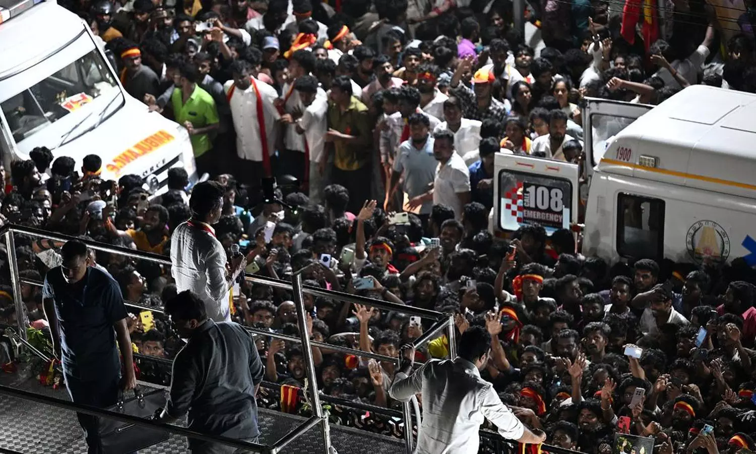 നീണ്ട കാലതാമസം, 30,000 പേരുടെ ജനത്തിരക്ക്: വിജയ്‌യുടെ റാലിയിൽ സംഭവിച്ചത്