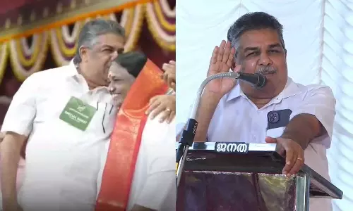 അമൃതാനന്ദമയി ആദരിക്കപ്പെടേണ്ട വ്യക്തിത്വം, തന്റെ അമ്മ ചുംബിക്കുന്നത് പോലെ തോന്നി: മന്ത്രി സജി ചെറിയാൻ