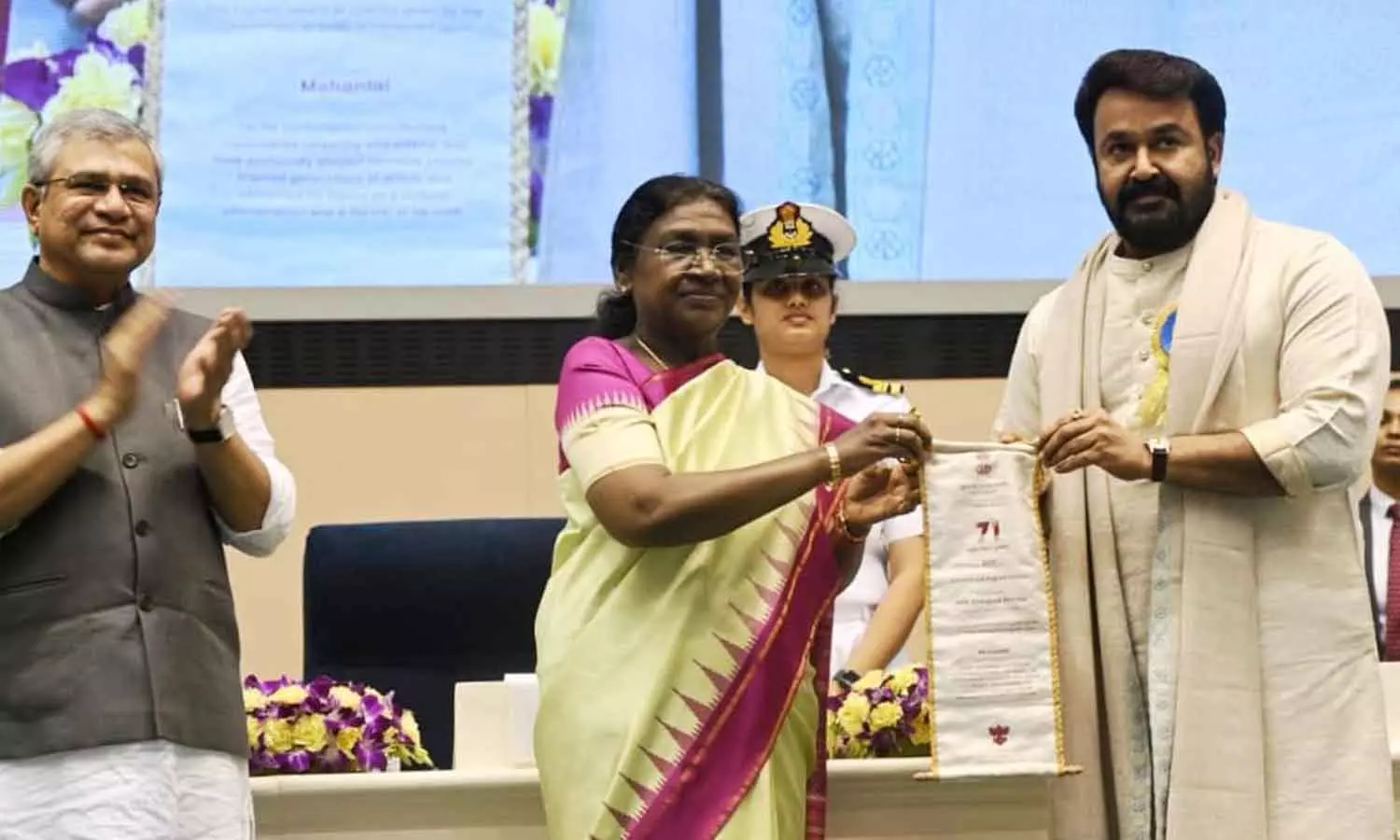 ഫാൽക്കെ അവാർഡ്: മോഹൻലാലിനെ സർക്കാർ ആദരിക്കും ഫാൽക്കെ അവാർഡ്: മോഹൻലാലിനെ സർക്കാർ ആദരിക്കും