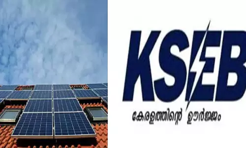 സോളാർ പാനലിന്റെ ശേഷി വർധിപ്പിക്കാനുള്ള അപേക്ഷ വൈകിപ്പിച്ചു; കെഎസ്ഇബി അസി.എൻജിനീയർക്ക് പിഴ