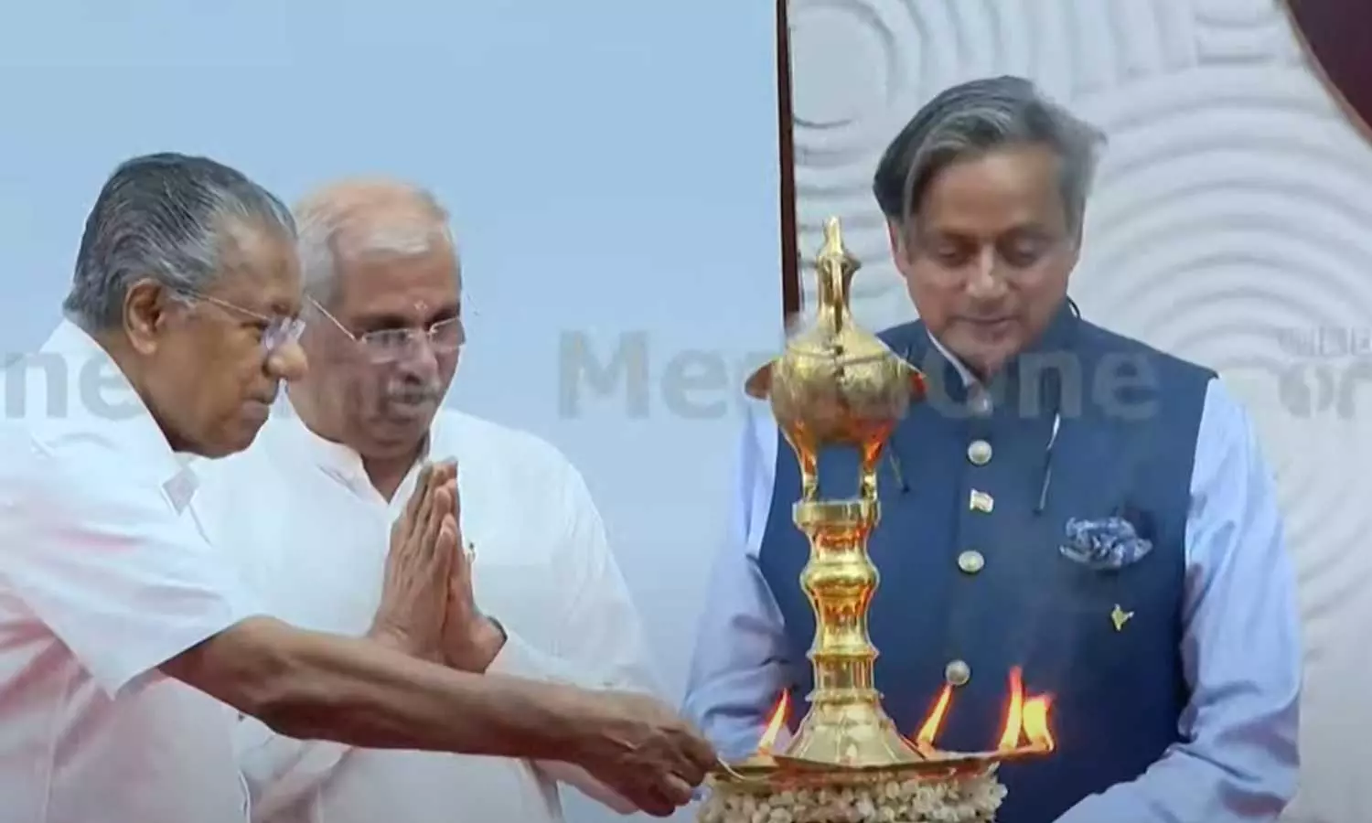 മുഖ്യമന്ത്രി രാജ്ഭവനിൽ; ഭാരതാംബ ചിത്രം ഒഴിവാക്കി ഗവര്‍ണര്‍