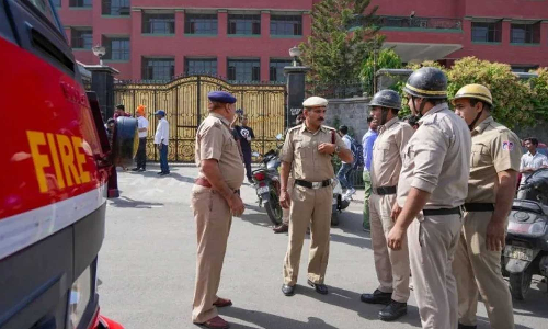 ഡൽഹി വിമാനത്താവളത്തിനും വിവിധ സ്‌കൂളുകൾക്കും ബോംബ് ഭീഷണി