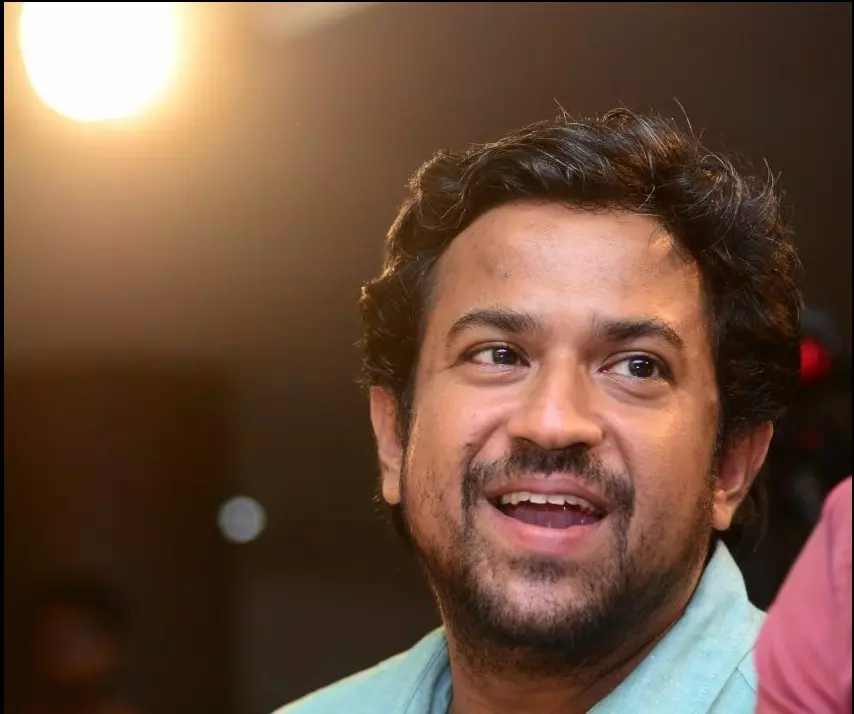 ആരാധിക്കുന്നത് മോദി, കരുണാകരൻ, നായനാര് അടക്കമുള്ള നേതാക്കളെ; പൊളിറ്റിക്കൽ അജണ്ടയില്ലെന്ന് രൂപേഷ് പീതാംബരൻ ആരാധിക്കുന്നത് മോദി, കരുണാകരൻ, നായനാര് അടക്കമുള്ള നേതാക്കളെ; പൊളിറ്റിക്കൽ അജണ്ടയില്ലെന്ന് രൂപേഷ് പീതാംബരൻ