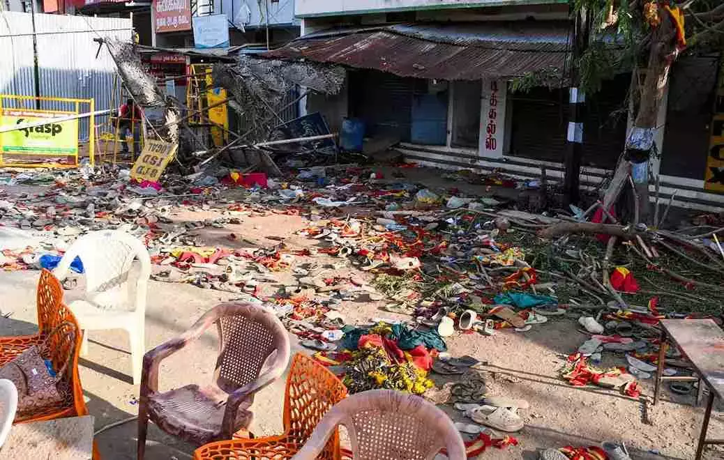 കരൂര്‍ ദുരന്തം; പ്രത്യേക സംഘം അന്വേഷിക്കും,നാമക്കലിൽ വിജയിനെതിരെ പോസ്റ്ററുകൾ