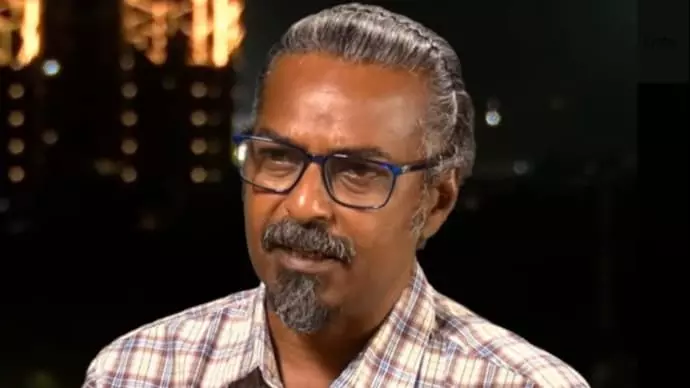 കരൂര് ദുരന്തം; വ്യാജ വാര്ത്ത പ്രചരിപ്പിച്ചതിന് തമിഴ് യുട്യൂബർ അറസ്റ്റിൽ കരൂര് ദുരന്തം; വ്യാജ വാര്ത്ത പ്രചരിപ്പിച്ചതിന് തമിഴ് യുട്യൂബർ അറസ്റ്റിൽ