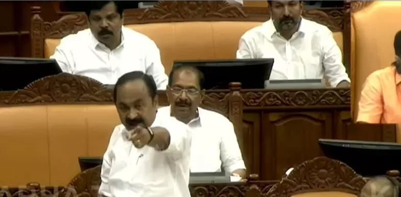 രാഹുൽ ഗാന്ധിക്കെതിരായ വധഭീഷണി; സഭയിൽ ചർച്ച ചെയ്യണം, നടുത്തളത്തിലിറങ്ങി പ്രതിപക്ഷം