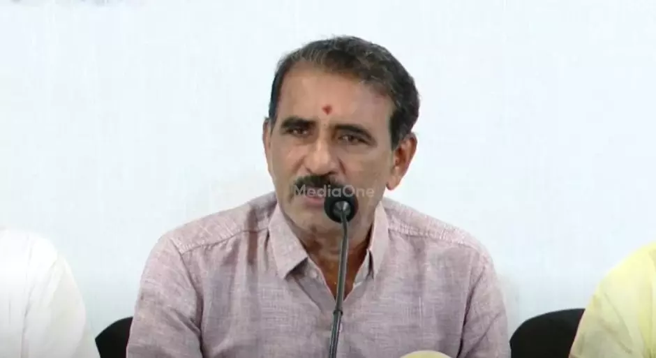 പ്രിന്റുവിന്റെ പേരിൽ ബിജെപി പ്രവർത്തകരുടെ വീട്ടിൽ കയറി വേട്ടയാടിയാൽ പൊലീസിനെ ചൂലിൽ ചാണകം മുക്കി അടിക്കും; ബി.ഗോപാലകൃഷ്ണൻ പ്രിന്റുവിന്റെ പേരിൽ ബിജെപി പ്രവർത്തകരുടെ വീട്ടിൽ കയറി വേട്ടയാടിയാൽ പൊലീസിനെ ചൂലിൽ ചാണകം മുക്കി അടിക്കും; ബി.ഗോപാലകൃഷ്ണൻ