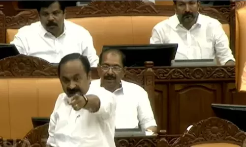 രാഹുൽ ഗാന്ധിക്കെതിരായ വധഭീഷണി; സഭയിൽ ചർച്ച ചെയ്യണം, നടുത്തളത്തിലിറങ്ങി പ്രതിപക്ഷം രാഹുൽ ഗാന്ധിക്കെതിരായ വധഭീഷണി; സഭയിൽ ചർച്ച ചെയ്യണം, നടുത്തളത്തിലിറങ്ങി പ്രതിപക്ഷം