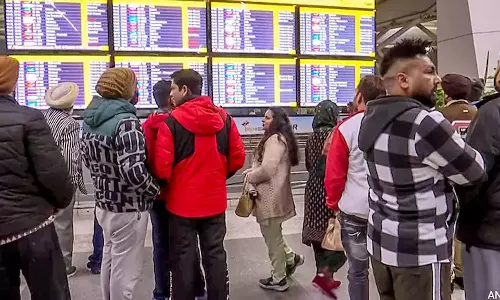 ഇന്ത്യക്കാരെ തടയാൻ അമേരിക്കയിൽ പുതിയ വിദ്വേഷ പ്രചാരണം; എന്താണ് ക്ലോഗ് ദി ടോയ്‌ലറ്റ് ക്യാമ്പയിൻ?