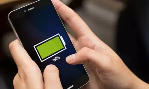 ഫോൺ 100 ശതമാനമാകുന്നതുവരെ ചാര്‍ജ് ചെയ്യാറുണ്ടോ? രാത്രിയിൽ ചാര്‍ജിലിട്ട് ഉറങ്ങാറുണ്ടോ? ഇക്കാര്യങ്ങൾ ശ്രദ്ധിക്കുക