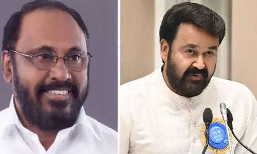 സര്ക്കാര് മോഹന്ലാലിനെ ചുവപ്പുവത്കരിക്കുന്നു; ലാല്സലാം കമ്യൂണിസ്റ്റ് അഭിവാദ്യ രീതിയെന്ന് ചെറിയാന് ഫിലിപ്പ് സര്ക്കാര് മോഹന്ലാലിനെ ചുവപ്പുവത്കരിക്കുന്നു; ലാല്സലാം കമ്യൂണിസ്റ്റ് അഭിവാദ്യ രീതിയെന്ന് ചെറിയാന് ഫിലിപ്പ്