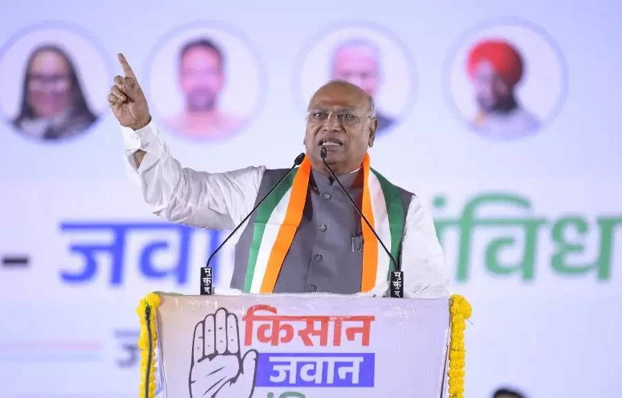 കടുത്ത പനി; മല്ലികാർജുൻ ഖാർഗെ ആശുപത്രിയിൽ കടുത്ത പനി; മല്ലികാർജുൻ ഖാർഗെ ആശുപത്രിയിൽ