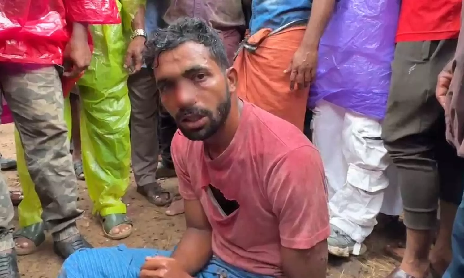 കോഴിക്കോട് പത്തുവയസുകാരനെ കാറില് തട്ടിക്കൊണ്ടുപോകാന് ശ്രമം,നാട്ടുകാരുടെ സമയോചിത ഇടപെടലില് പ്രതി പിടിയില് കോഴിക്കോട് പത്തുവയസുകാരനെ കാറില് തട്ടിക്കൊണ്ടുപോകാന് ശ്രമം,നാട്ടുകാരുടെ സമയോചിത ഇടപെടലില് പ്രതി പിടിയില്