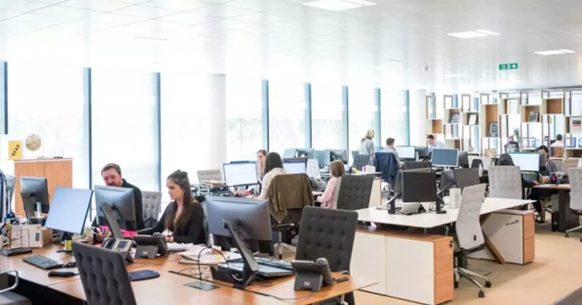 പ്രവാസികൾക്ക് ആശ്വാസം, ഒമാനിൽ തൊഴിലാളികൾക്ക് ജോലി മാറാൻ അവസരം