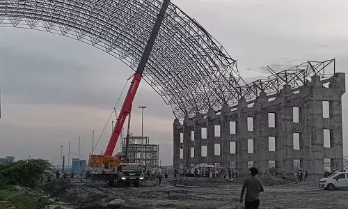 എന്നൂരിലെ താപവൈദ്യുത നിലയത്തിൽ കെട്ടിടം തകർന്നു വീണ് ഒൻപത് തൊഴിലാളികൾ മരിച്ചു