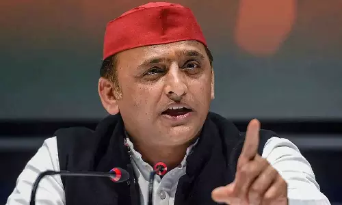 സ്വർണവില കുത്തനെ ഉയരാൻ കാരണം ബിജെപി നേതാക്കൾ കള്ളപ്പണം സ്വർണമാക്കി മാറ്റുന്നത്: അഖിലേഷ് യാദവ്