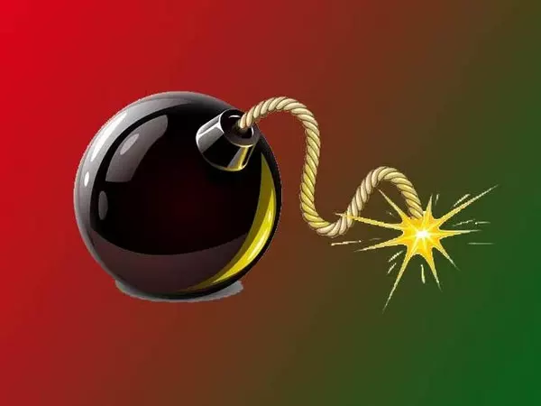 കണ്ണൂരിൽ പ്രാദേശിക ബിജെപി നേതാവിന്റെ വീടിന് നേരെ ബോംബേറ് കണ്ണൂരിൽ പ്രാദേശിക ബിജെപി നേതാവിന്റെ വീടിന് നേരെ ബോംബേറ്