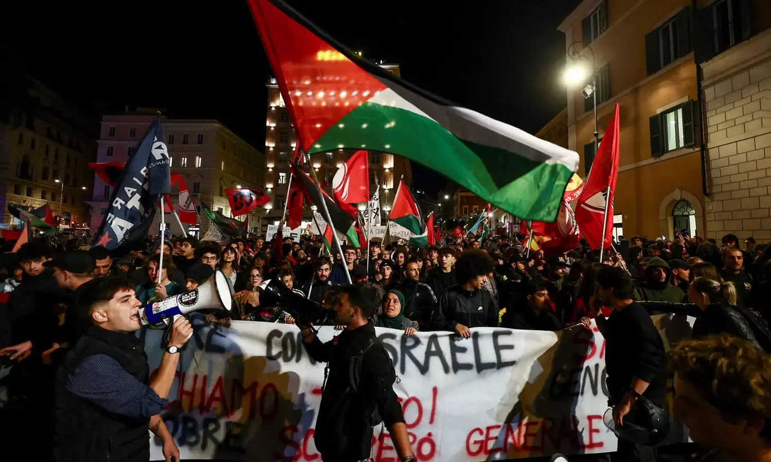 ഗ്ലോബൽ സുമൂദ് ഫ്ലോട്ടില്ല പിടിച്ചെടുത്തതിൽ ഇസ്രായേലിനെതിരെ ലോക വ്യാപക പ്രതിഷേധം ഗ്ലോബൽ സുമൂദ് ഫ്ലോട്ടില്ല പിടിച്ചെടുത്തതിൽ ഇസ്രായേലിനെതിരെ ലോക വ്യാപക പ്രതിഷേധം