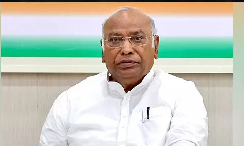 മല്ലികാർജുൻ ഖാർഗെയുടെ പേസ്‌മേക്കർ ശസ്ത്രക്രിയ വിജയകരം; ആരോഗ്യനില തൃപ്തികരമെന്ന് മകന്‍