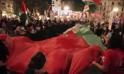 സുമൂദ് ഫ്ലോട്ടില്ലയ്ക്കെതിരായ ഇസ്രായേൽ ആക്രമണം;അർജന്റീനിയൻ തലസ്ഥാനത്ത് പ്രതിഷേധം സുമൂദ് ഫ്ലോട്ടില്ലയ്ക്കെതിരായ ഇസ്രായേൽ ആക്രമണം;അർജന്റീനിയൻ തലസ്ഥാനത്ത് പ്രതിഷേധം