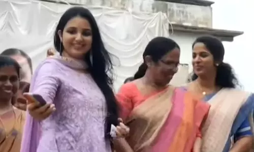 രാഹുലിനെതിരെ ആരോപണം ഉന്നയിച്ച റിനി സിപിഎം വേദിയിൽ