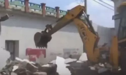 യുപിയില്‍ വീണ്ടും മുസ്‍ലിം പള്ളി പൊളിക്കുന്നു; സ്ഥലത്ത് വന്‍ പൊലീസ് സന്നാഹം