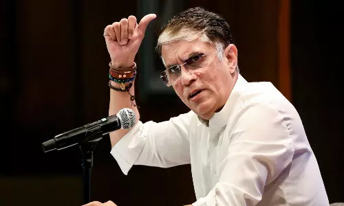 പുറത്തിറക്കേണ്ടത് ബ്രിട്ടീഷുകാരിൽനിന്ന് സവർക്കർ വാങ്ങിയിരുന്ന പെൻഷൻ തുകയായ 60 രൂപയുടെ നാണയം; കേന്ദ്ര സർക്കാരിനെ വിമർശിച്ച് പവൻ ഖേഡ പുറത്തിറക്കേണ്ടത് ബ്രിട്ടീഷുകാരിൽനിന്ന് സവർക്കർ വാങ്ങിയിരുന്ന പെൻഷൻ തുകയായ 60 രൂപയുടെ നാണയം; കേന്ദ്ര സർക്കാരിനെ വിമർശിച്ച് പവൻ ഖേഡ