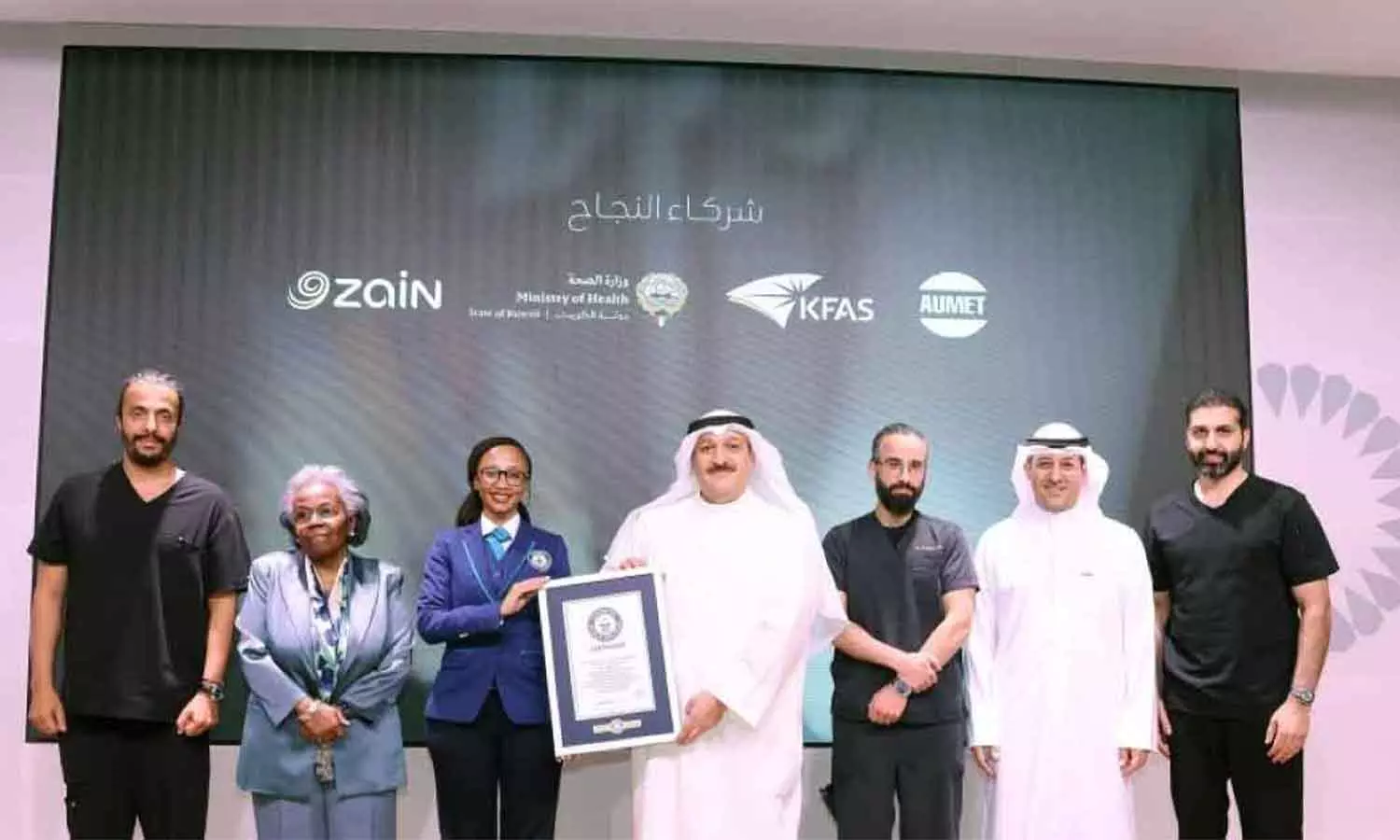 ബ്രസീലിലുള്ള രോഗിയിൽ റോബോട്ടിക് റിമോട്ട് ശസ്ത്രക്രിയ,  ഗിന്നസ് റെക്കോഡുമായി കുവൈത്ത്