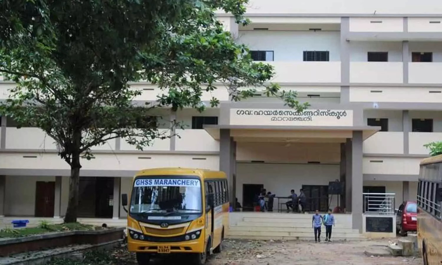 മലപ്പുറത്ത് സർക്കാർ സ്കൂളിന് സ്ഥലം വാങ്ങാൻ കൂപ്പൺ പിരിവുമായി വിദ്യാർഥികൾ; പ്രതിഷേധം മലപ്പുറത്ത് സർക്കാർ സ്കൂളിന് സ്ഥലം വാങ്ങാൻ കൂപ്പൺ പിരിവുമായി വിദ്യാർഥികൾ; പ്രതിഷേധം