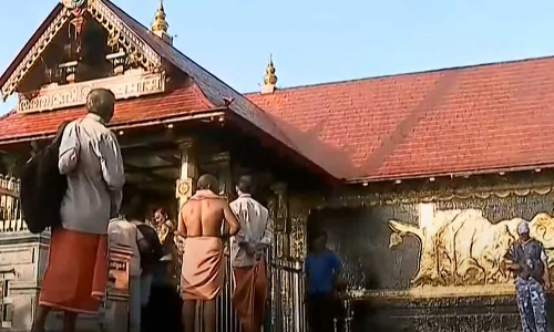 സ്വർണപ്പാളി വിവാദം: ഹൈക്കോടതിയെ സമീപിക്കാനൊരുങ്ങി ദേവസ്വം ബോർഡ്