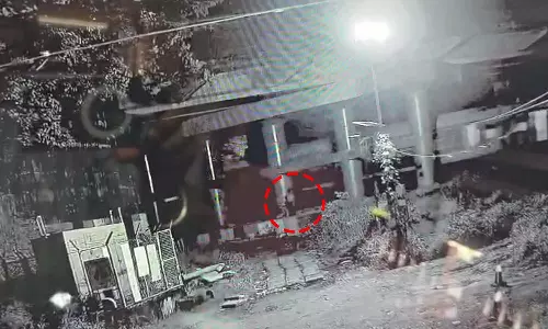 എറണാകുളത്ത് ട്രെയിനിന് നേരെ കല്ലെറിഞ്ഞ കേസിൽ രണ്ട് വിദ്യാർഥികൾ പിടിയിൽ