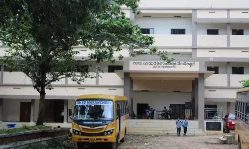 മലപ്പുറത്ത് സർക്കാർ സ്‌കൂളിന് സ്ഥലം വാങ്ങാൻ കൂപ്പൺ പിരിവുമായി വിദ്യാർഥികൾ; പ്രതിഷേധം