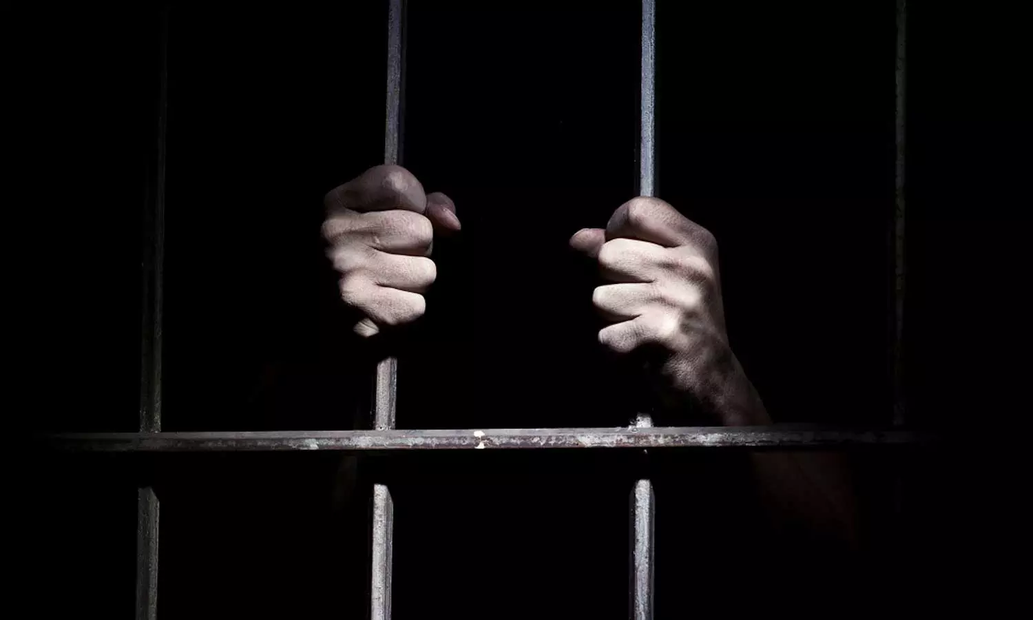 ലൈം​ഗിക തൊഴിലാളികളെ കൊള്ളയടിച്ചു; ഇന്ത്യക്കാർക്ക് അഞ്ചുവർഷം തടവും ചൂരലടിയും വിധിച്ച് സിം​ഗപ്പൂർ കോടതി