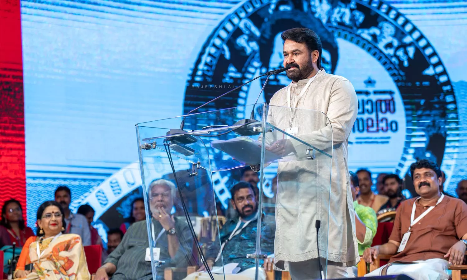 എന്നെക്കുറിച്ച് ആദ്യമായി അല്ല.., എന്നെപ്പറ്റി സംസാരിച്ച അടൂര്‍ ഗോപാലകൃഷ്ണന്‍ സാറിനോടും നന്ദി ഞാന്‍ അറിയിക്കുന്നു; ചർച്ചയായി മോഹൻലാലിൻറെ വാക്കുകൾ