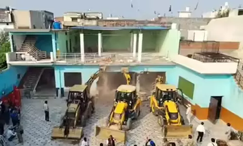 ഐ ലവ് മുഹമ്മദ് കാമ്പയിൻ: തൗഖീർ റാസയുടെ സുഹൃത്തിന്റെ ഓഡിറ്റോറിയം ഇടിച്ചുനിരത്തി അധികൃതർ