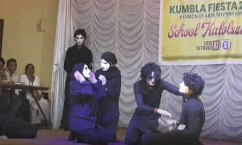 അധ്യാപകൻ തടഞ്ഞ അതേ വേദിയിൽ ഫലസ്തീൻ  ഐക്യദാർഢ്യ മൈം വീണ്ടും അവതരിപ്പിച്ച് വിദ്യാർഥികൾ