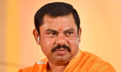 നിങ്ങളുടെ പെൺകുട്ടി ലവ് ജിഹാദിന് ഇരയാണെങ്കിൽ വിഷം കൊടുക്കൂ; വിവാദ പ്രസ്താവനയുമായി തെലങ്കാന എംഎൽഎ നിങ്ങളുടെ പെൺകുട്ടി ലവ് ജിഹാദിന് ഇരയാണെങ്കിൽ വിഷം കൊടുക്കൂ; വിവാദ പ്രസ്താവനയുമായി തെലങ്കാന എംഎൽഎ