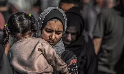 സ്വയമെരിഞ്ഞ് വെളിച്ചമാകുന്നവർ; യുദ്ധമുഖത്ത് ജീവിതം കെട്ടിപ്പടുക്കുന്ന ഗസ്സയിലെ സ്ത്രീകൾ സ്വയമെരിഞ്ഞ് വെളിച്ചമാകുന്നവർ; യുദ്ധമുഖത്ത് ജീവിതം കെട്ടിപ്പടുക്കുന്ന ഗസ്സയിലെ സ്ത്രീകൾ