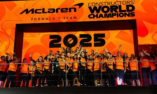 സിംഗപ്പൂർ ഗ്രാൻഡ് പ്രിയിൽ ചരിത്രം സൃഷ്ടിച്ച് ബഹ്റൈൻ ടീം മക്ലാരൻ സിംഗപ്പൂർ ഗ്രാൻഡ് പ്രിയിൽ ചരിത്രം സൃഷ്ടിച്ച് ബഹ്റൈൻ ടീം മക്ലാരൻ