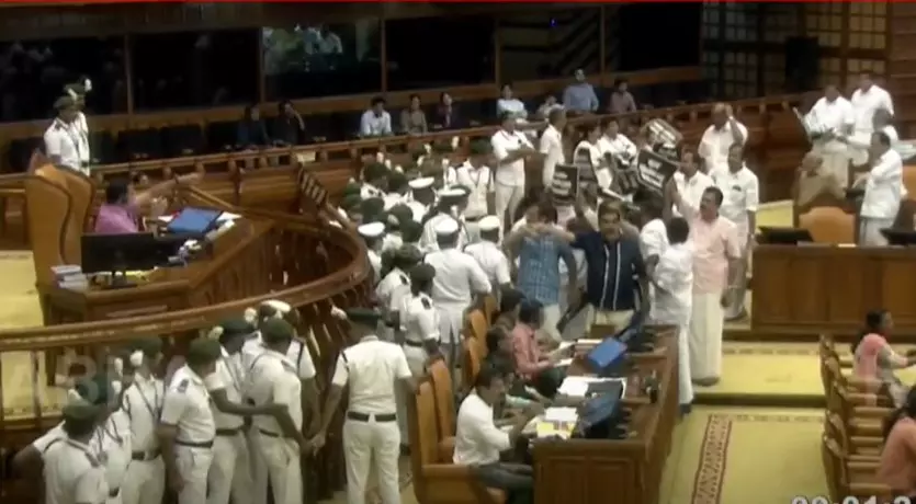 ശബരിമല സ്വര്ണക്കൊള്ള; സഭയിൽ ഇന്നും പ്രതിഷേധം, പ്രതിപക്ഷം നടുത്തളത്തിൽ ശബരിമല സ്വര്ണക്കൊള്ള; സഭയിൽ ഇന്നും പ്രതിഷേധം, പ്രതിപക്ഷം നടുത്തളത്തിൽ