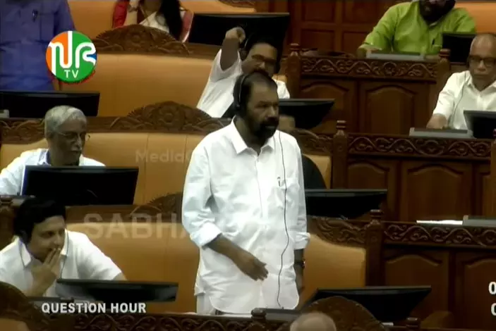 യുഡിഎഫ് ചോര്‍ ഹേ എന്ന് ശിവൻകുട്ടി; സഭയിൽ കയ്യാങ്കളി, പ്രതിപക്ഷം ഇറങ്ങിപ്പോയി